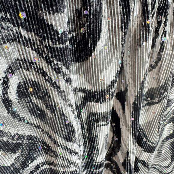 Essentials V-Neck 3/4 Sleeve Accordion Asymmetrical Hem Studded Shimmery Top OX - Picture 4 of 7